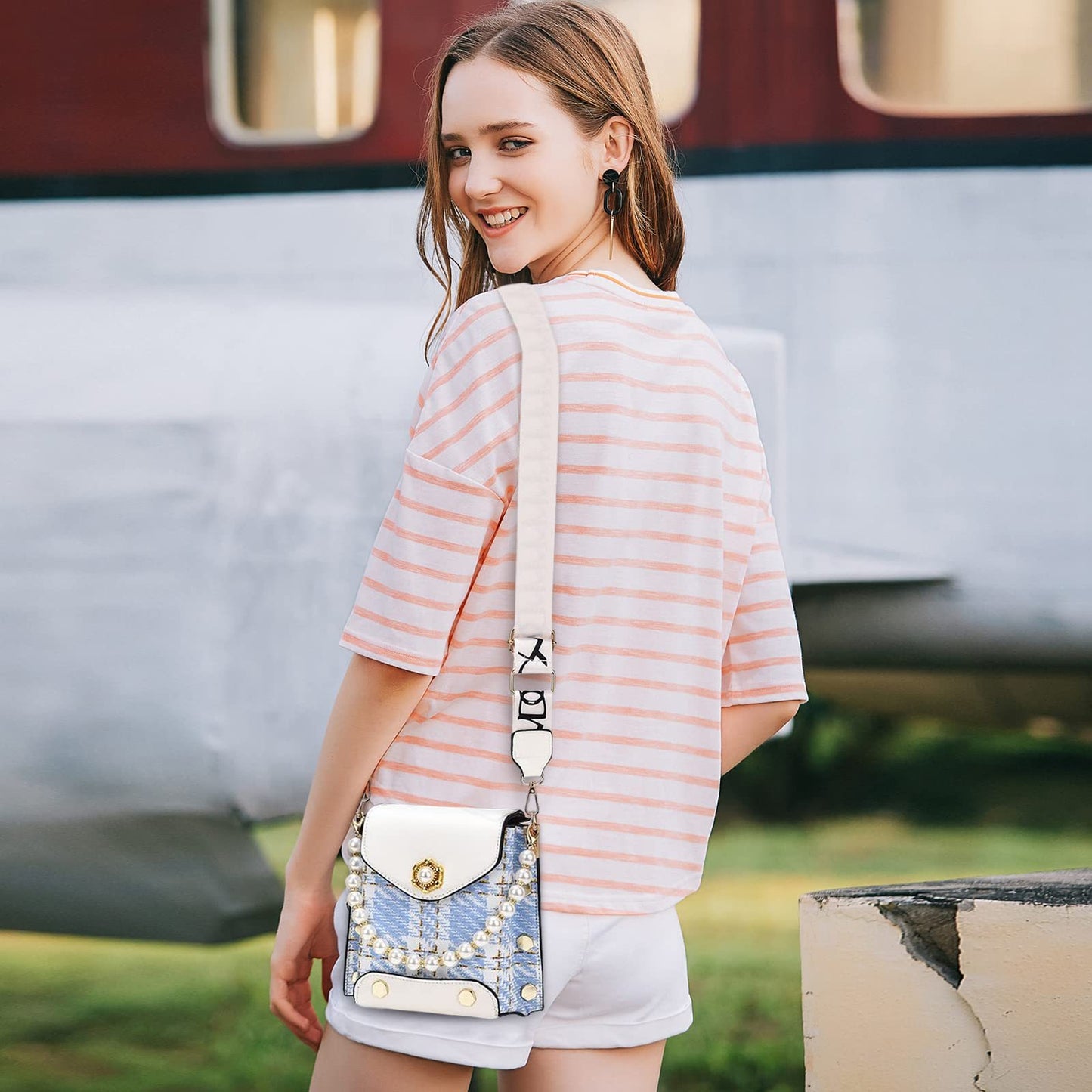 Princess Pearl Chain Bag