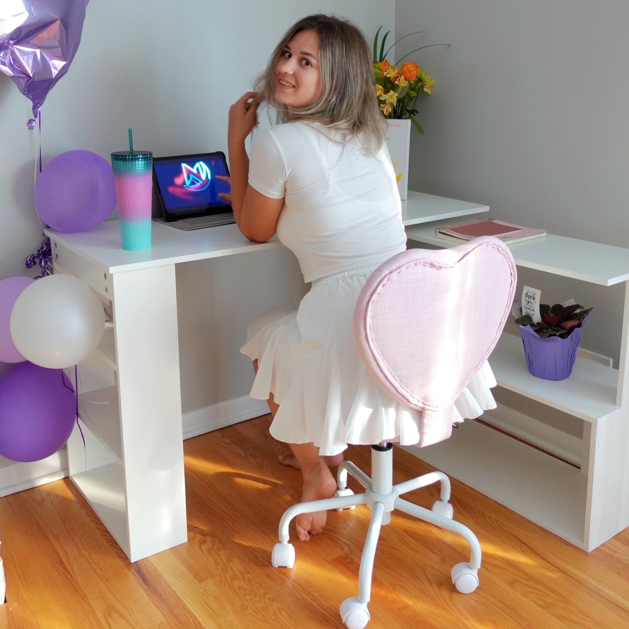 Love Shape Swivel Chair