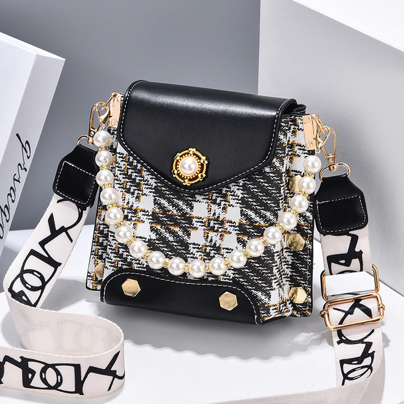Princess Pearl Chain Bag